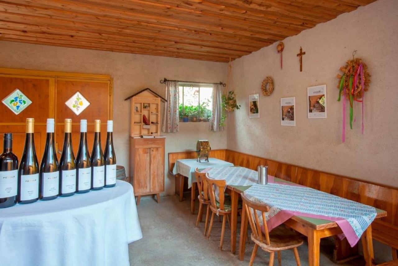 Апартаменты Weingut Piewald Gut am Steg Экстерьер фото